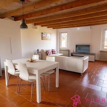 Fuoriporta Affitti Brevi - Tetti Di アパート