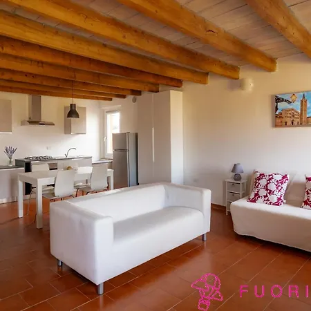 Fuoriporta Affitti Brevi - Tetti Di * パルマ