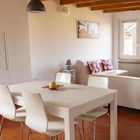 アパート Fuoriporta Affitti Brevi - Tetti Di パルマ