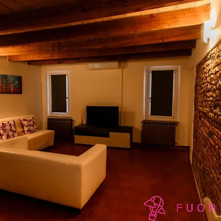 アパート Fuoriporta Affitti Brevi - Tetti Di パルマ