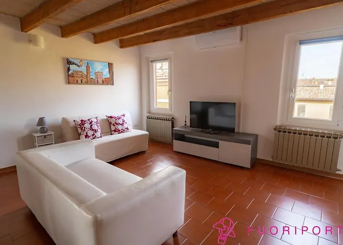 Fuoriporta Affitti Brevi - Tetti Di Apartament Parma